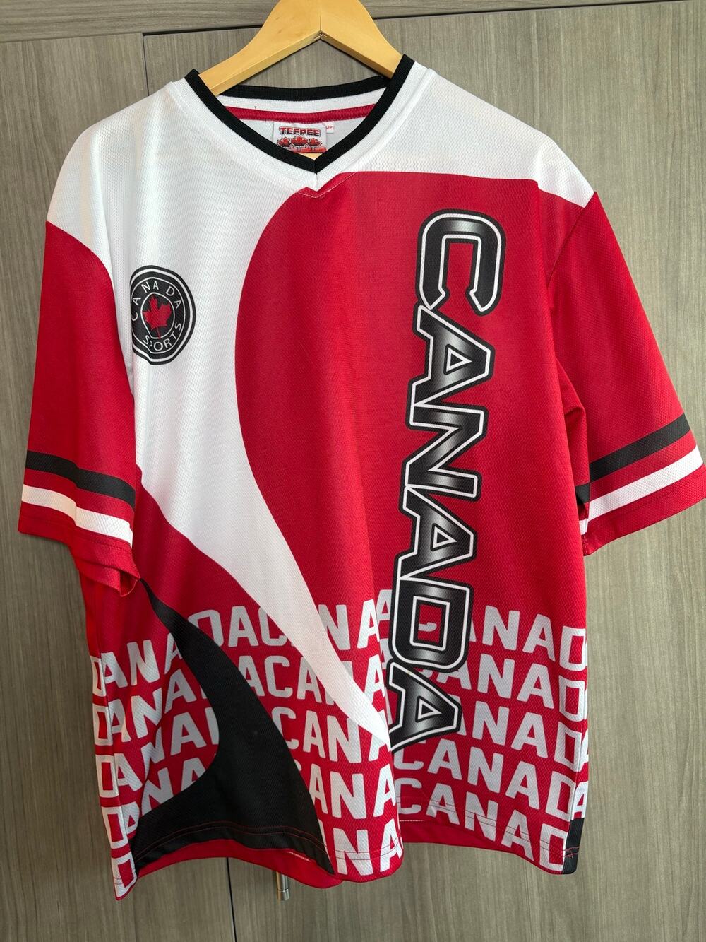 Teepee Canada jersey men's size small